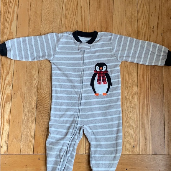 Bundle of 3 Unisex Penguin Carter’s pjs, sz 18 mo - Picture 4 of 6